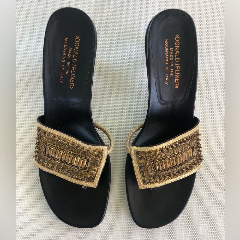 Donald J. Pliner Bronzed Leather Embellished Thong Sandals Heels size 9